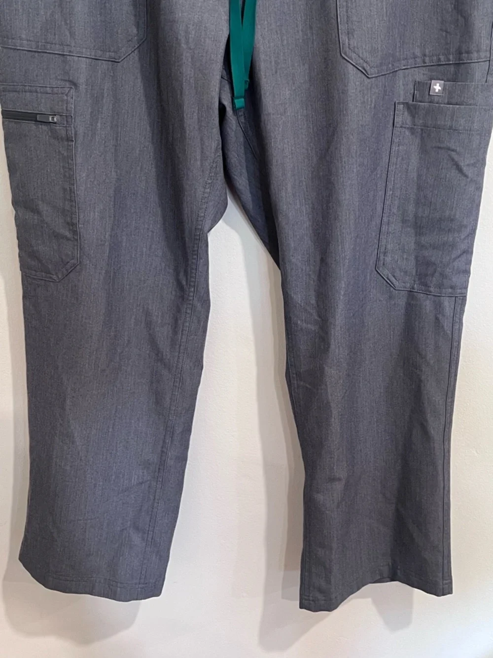 EUC Figs Men's Cairo Cargo Scrub Pants in Graphite Sz XL/S